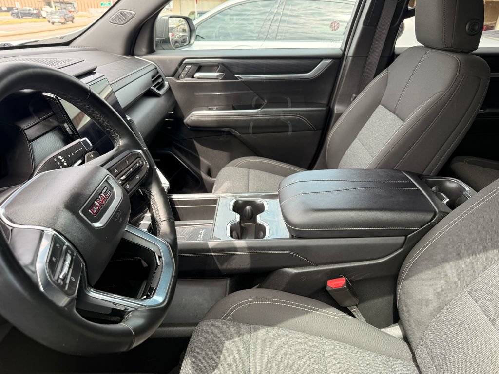 Used 2025 GMC Acadia Elevation FWD image 16