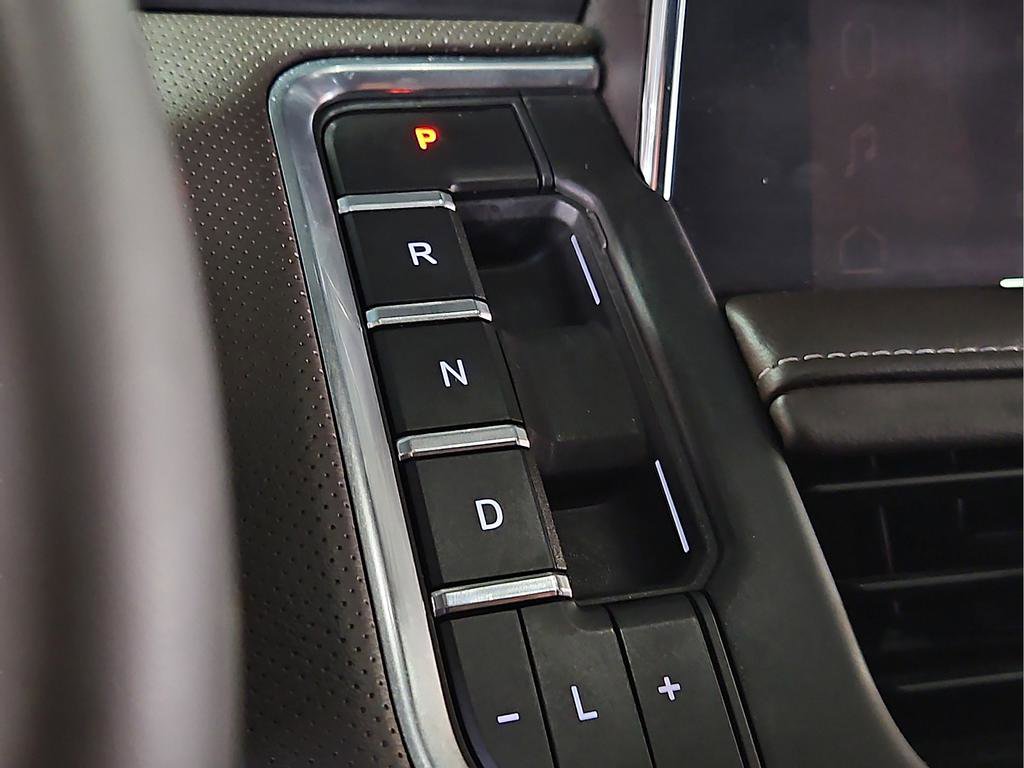 Used 2023 GMC Yukon SLT w/ SLT Luxury Package image 26