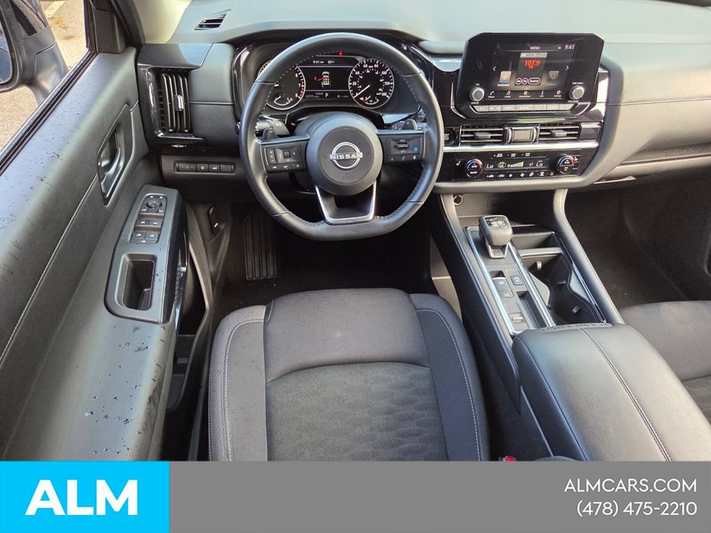 Used 2025 Nissan Pathfinder SV FWD image 9