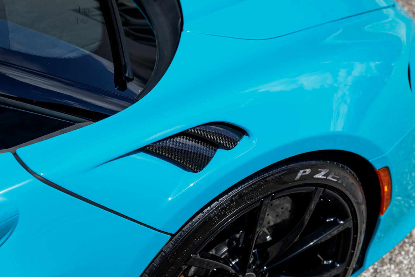 Used 2023 McLaren Artura RWD image 29