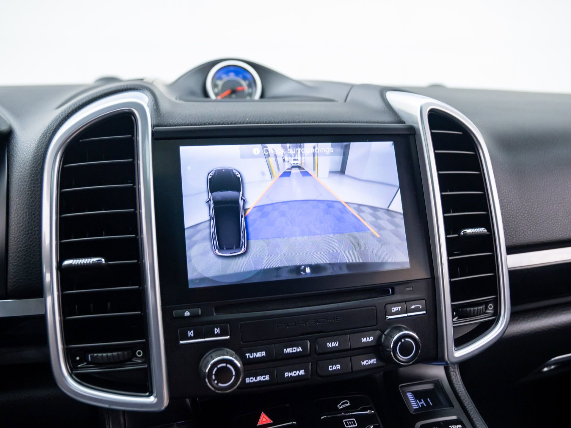 Certified 2017 Porsche Cayenne Platinum Edition image 23