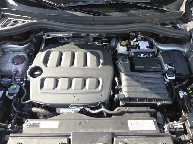 Used 2025 Volkswagen Tiguan SE AWD/4WD image 25