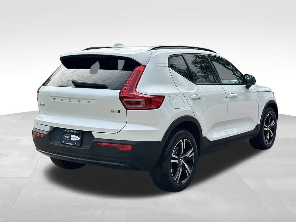 Used 2023 Volvo XC40 B5 Plus AWD/4WD image 7