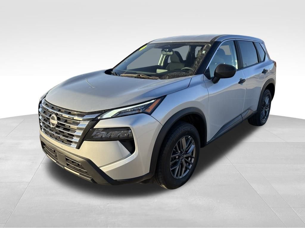 Used 2024 Nissan Rogue S image 2