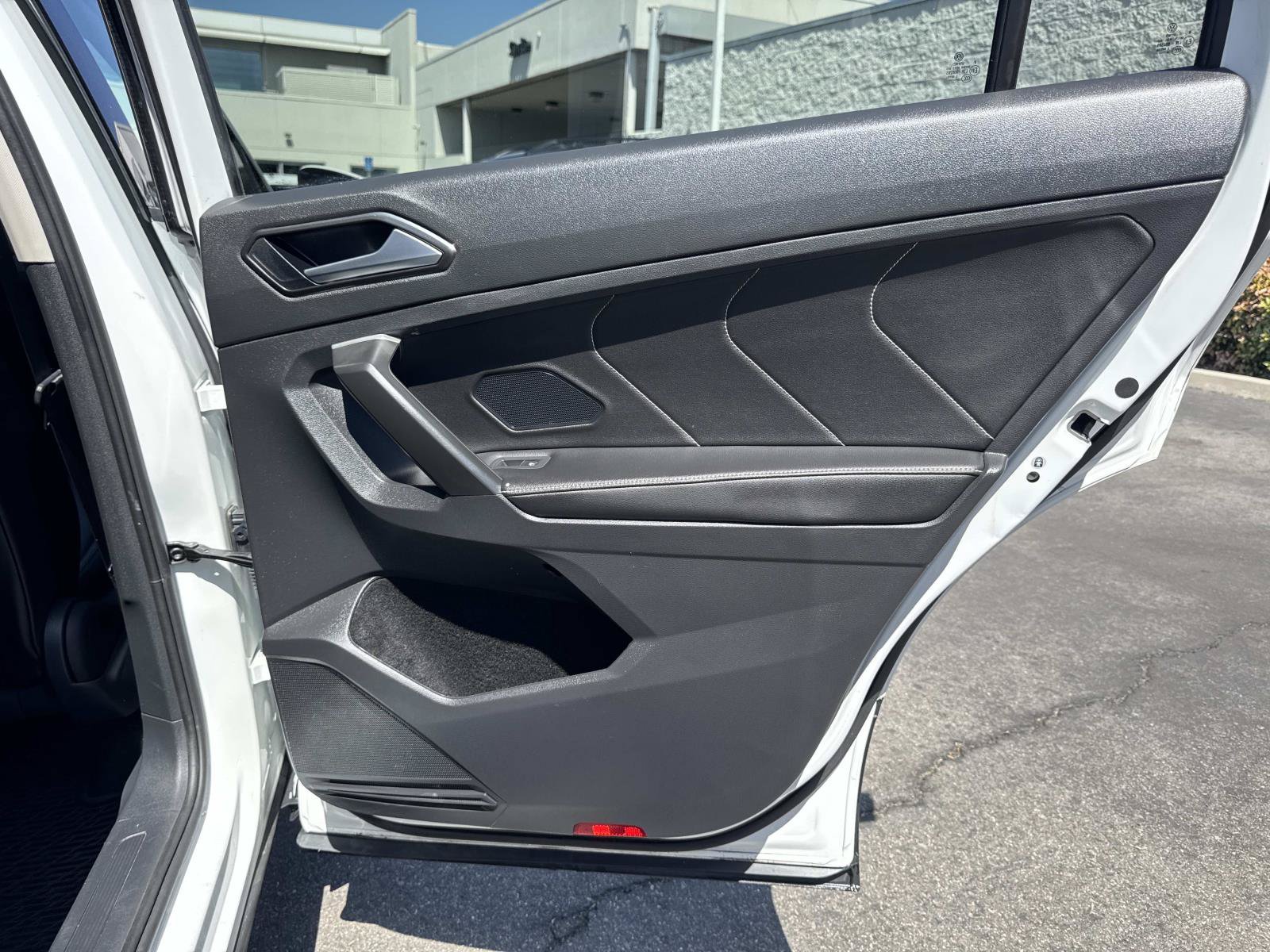 Certified 2024 Volkswagen Tiguan SE FWD image 31