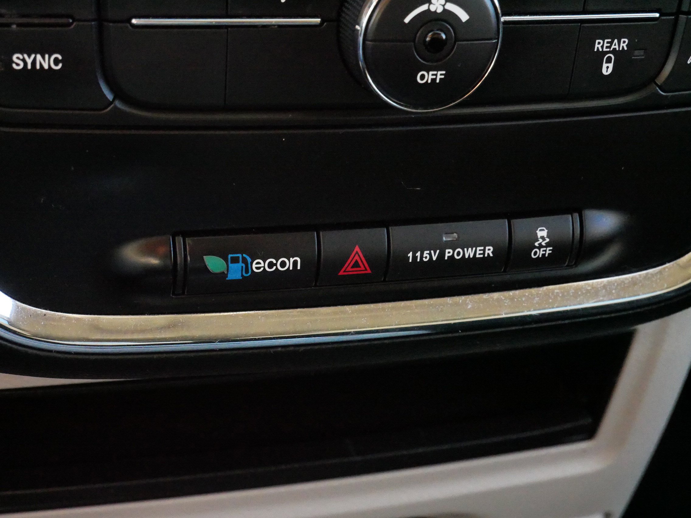 Used 2014 Chrysler Town & Country Touring image 28