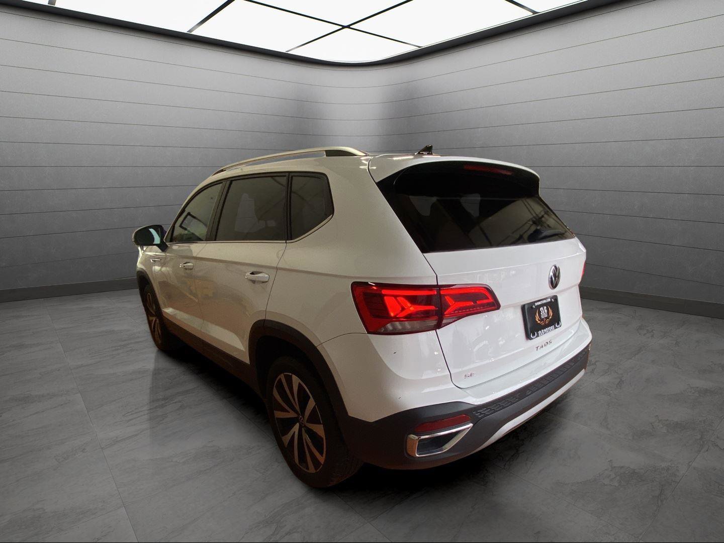 Used 2024 Volkswagen Taos SE image 3