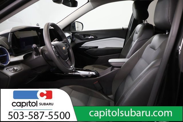 Used 2025 Chevrolet Trax LT FWD image 12