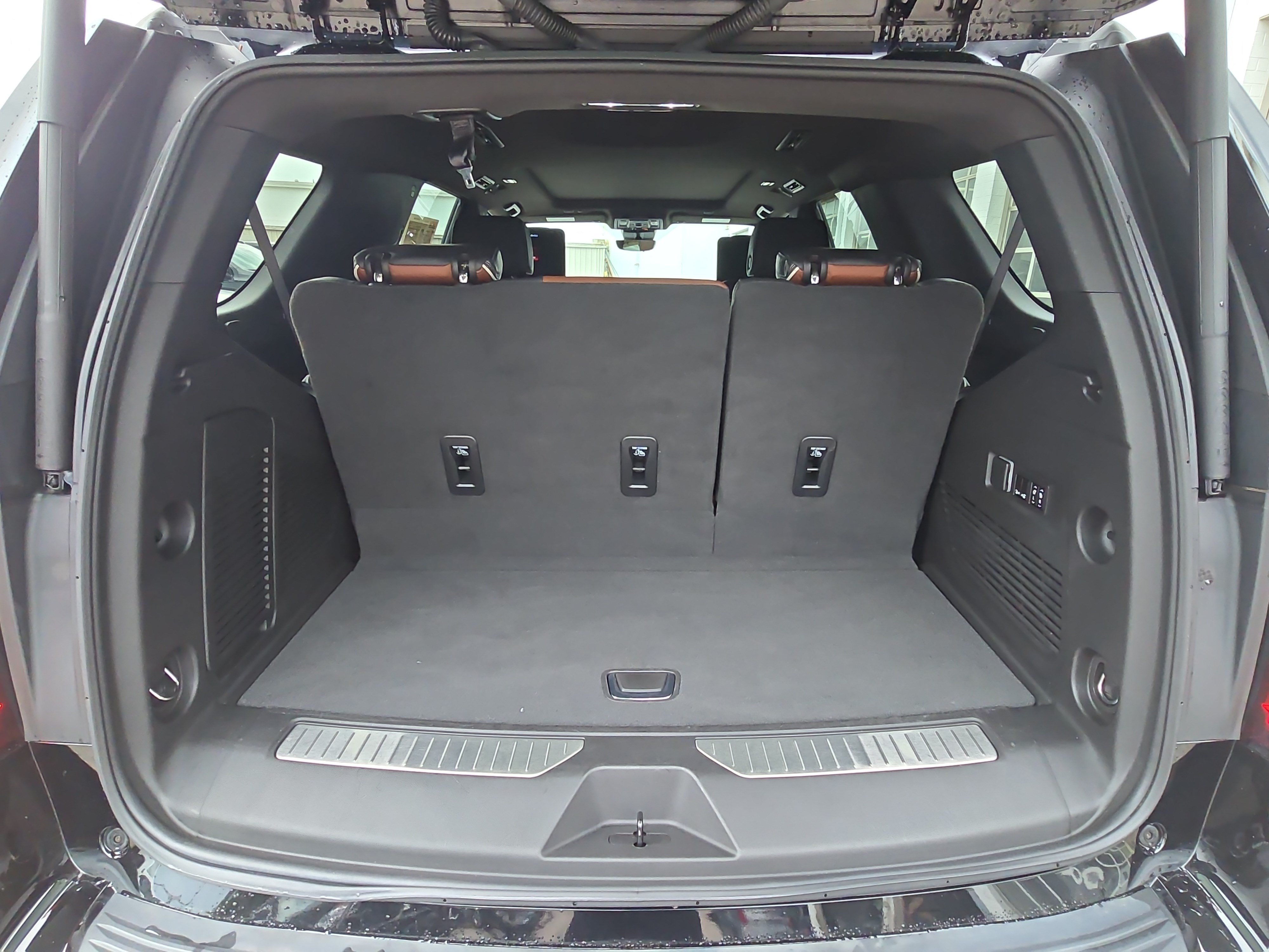 Used 2023 GMC Yukon Denali Ultimate AWD/4WD image 13