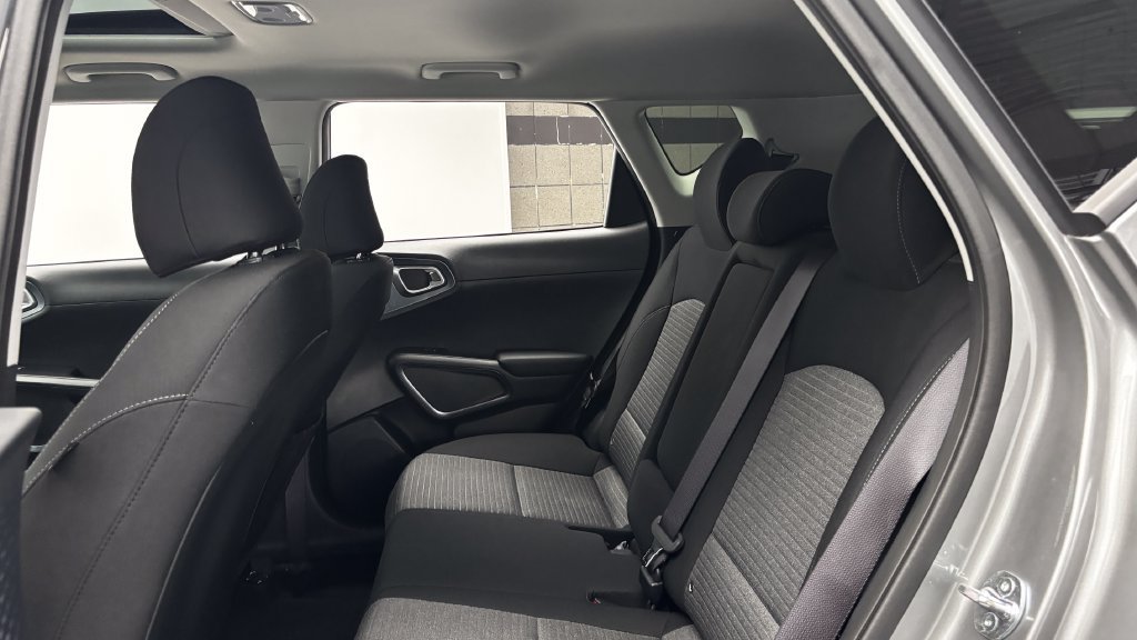 Used 2025 Kia Soul EX FWD image 32