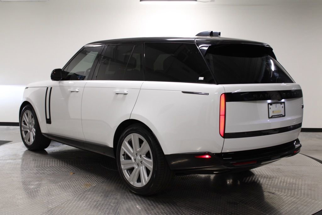 Certified 2023 Land Rover Range Rover SE image 3