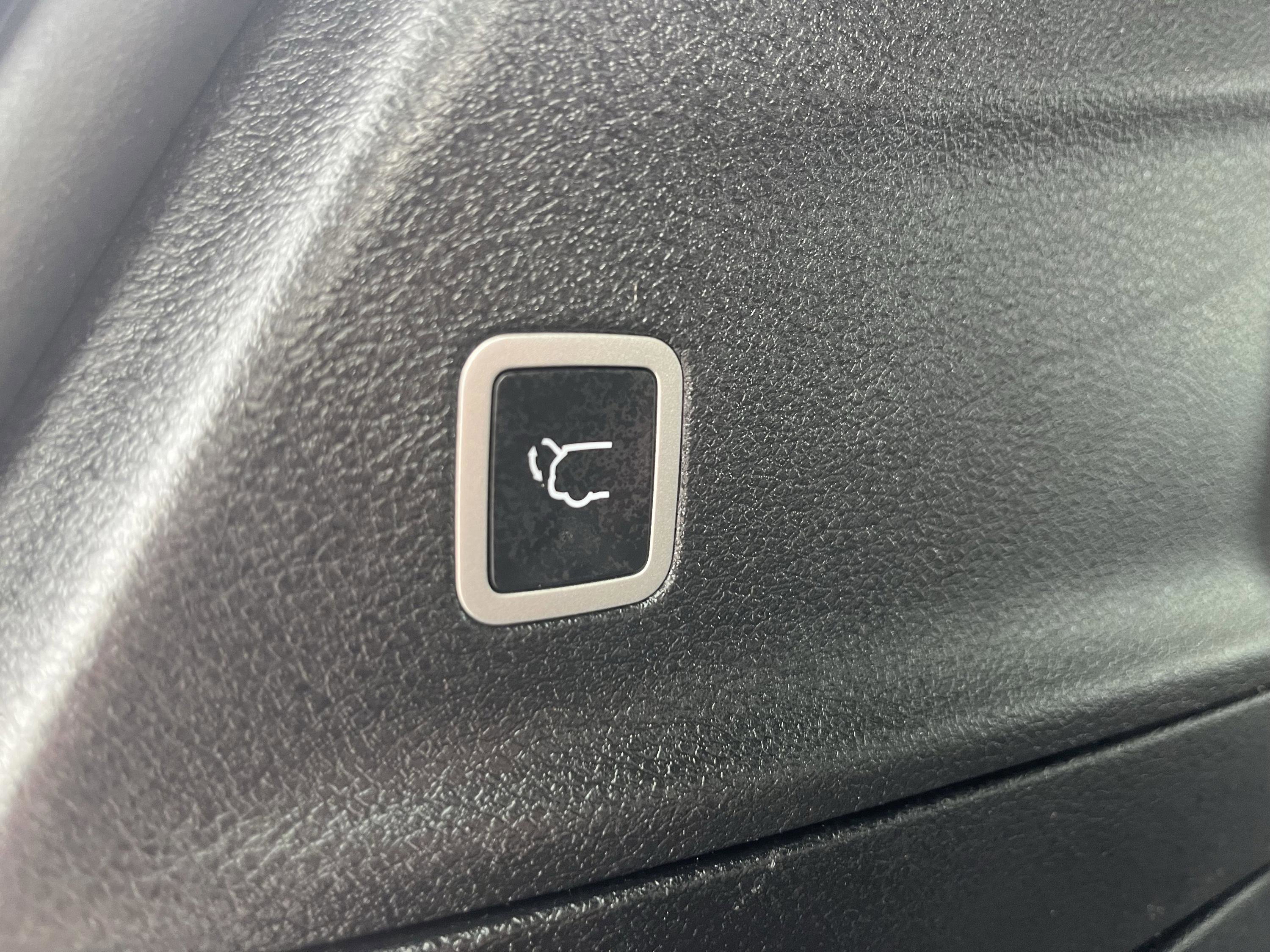 Used 2025 Chrysler Pacifica Limited image 31