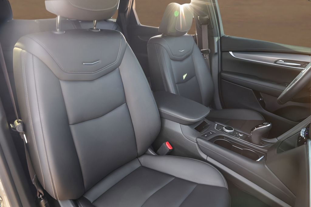 Used 2025 Cadillac XT5 Luxury w/ LPO, Floor Liner Package FWD image 31