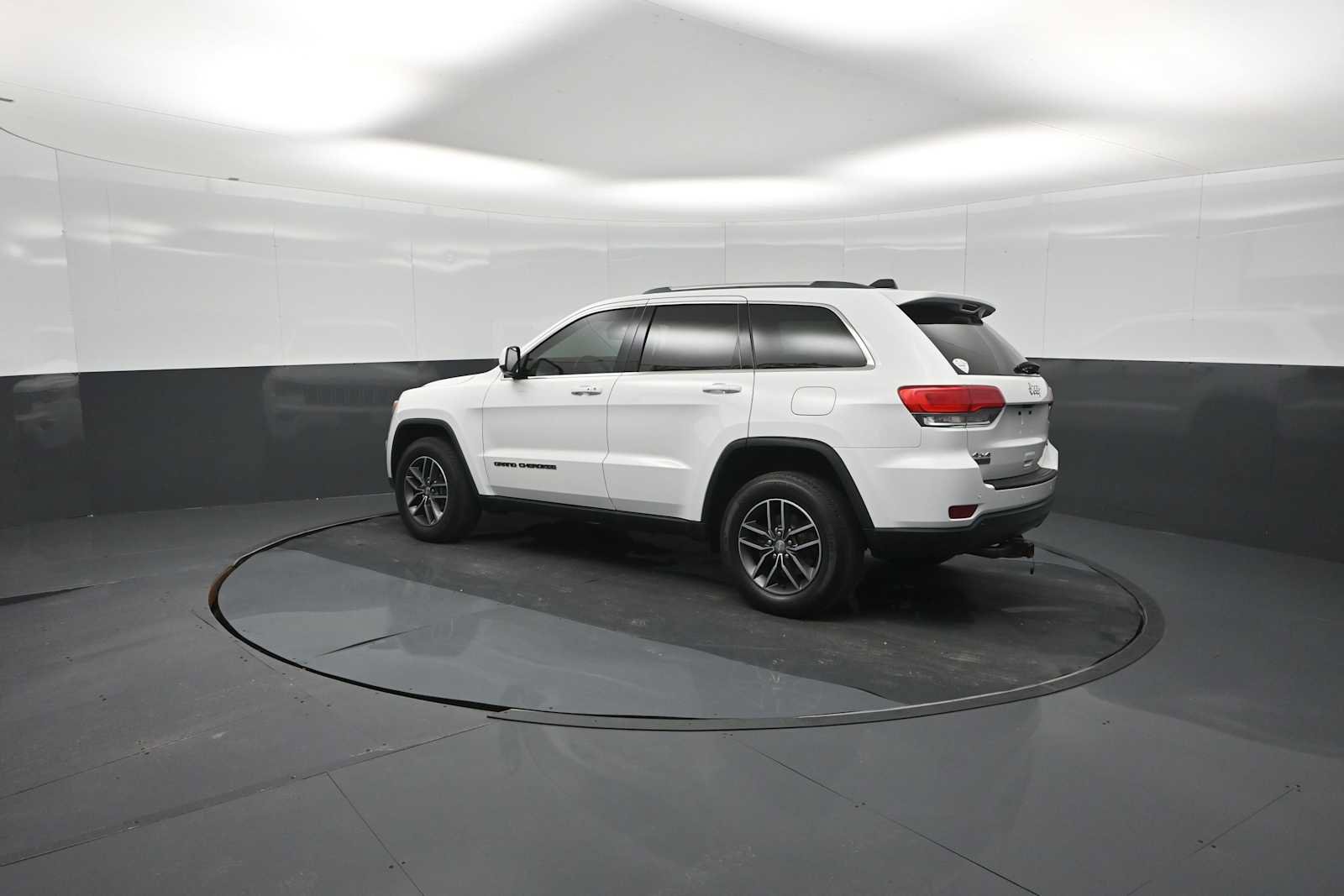 Used 2018 Jeep Grand Cherokee Laredo AWD/4WD image 85
