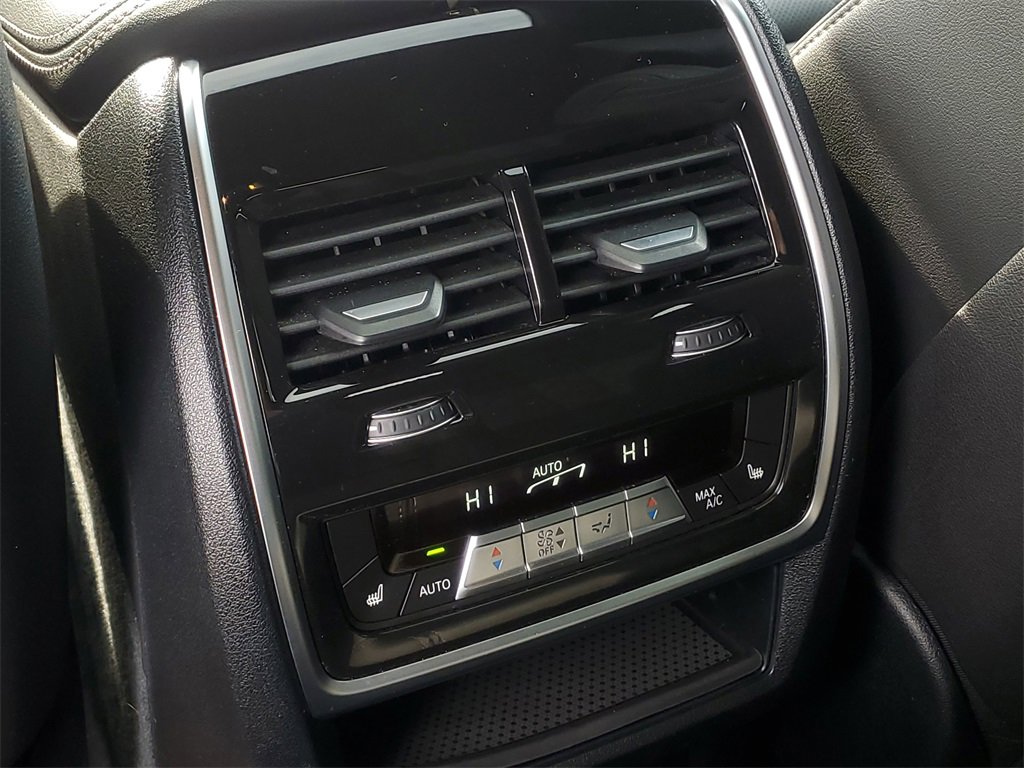 Used 2024 BMW X6 xDrive40i w/ Premium Package image 29