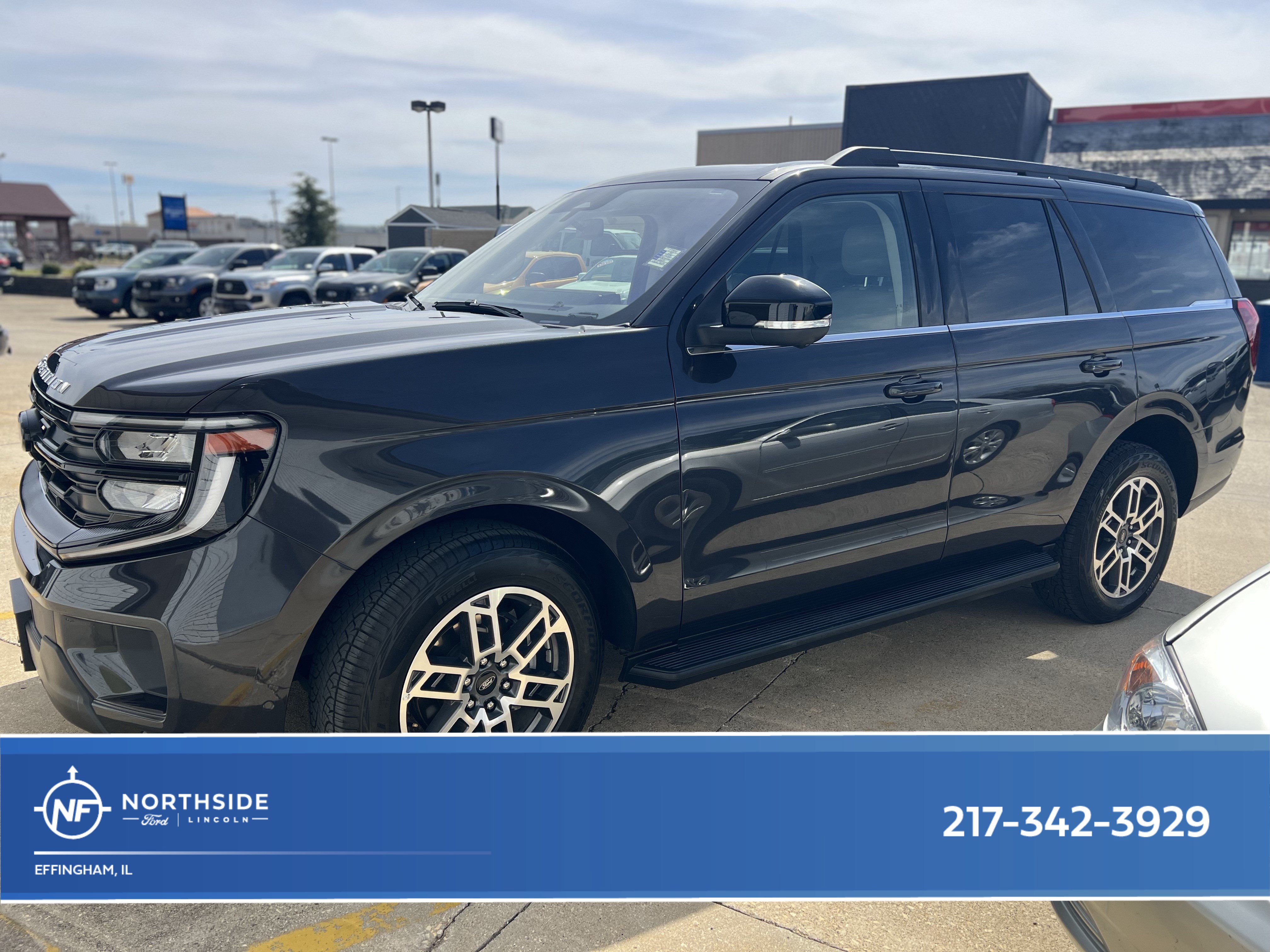 Used 2025 Ford Expedition Active AWD/4WD image 1