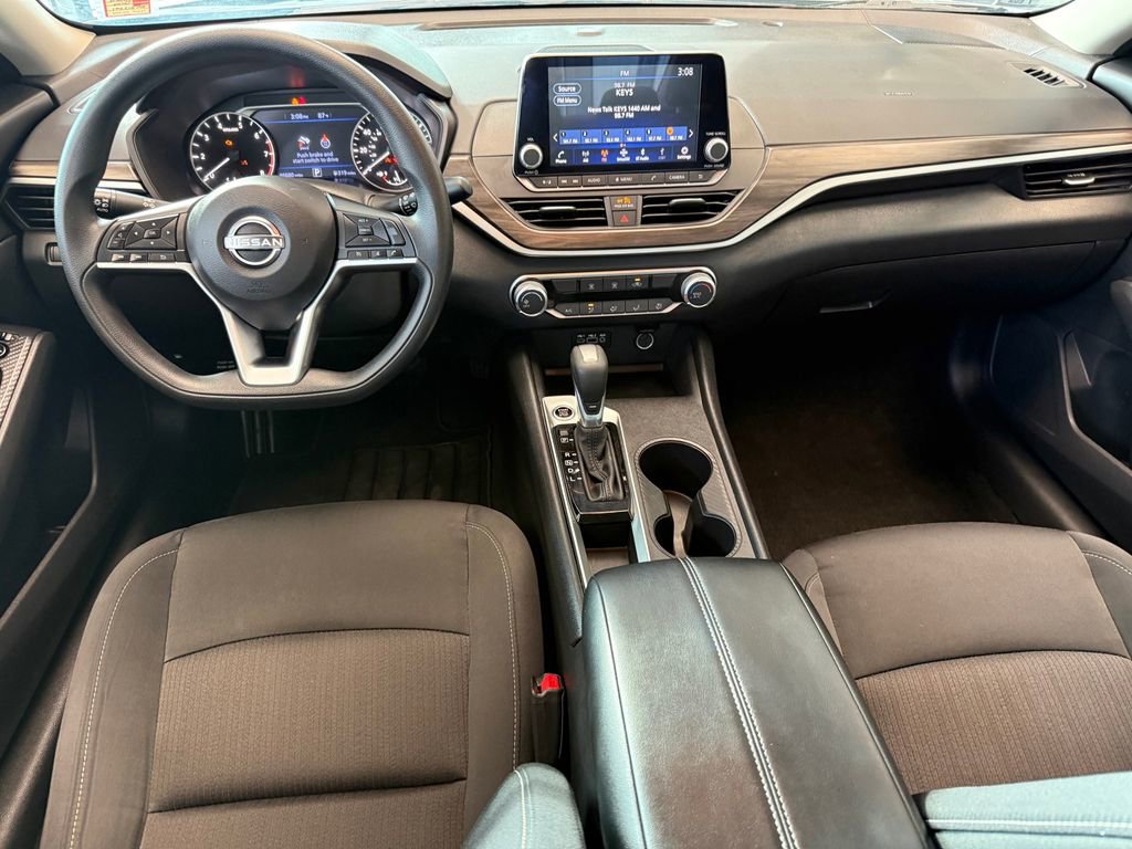 Used 2025 Nissan Altima 2.5 SV image 25
