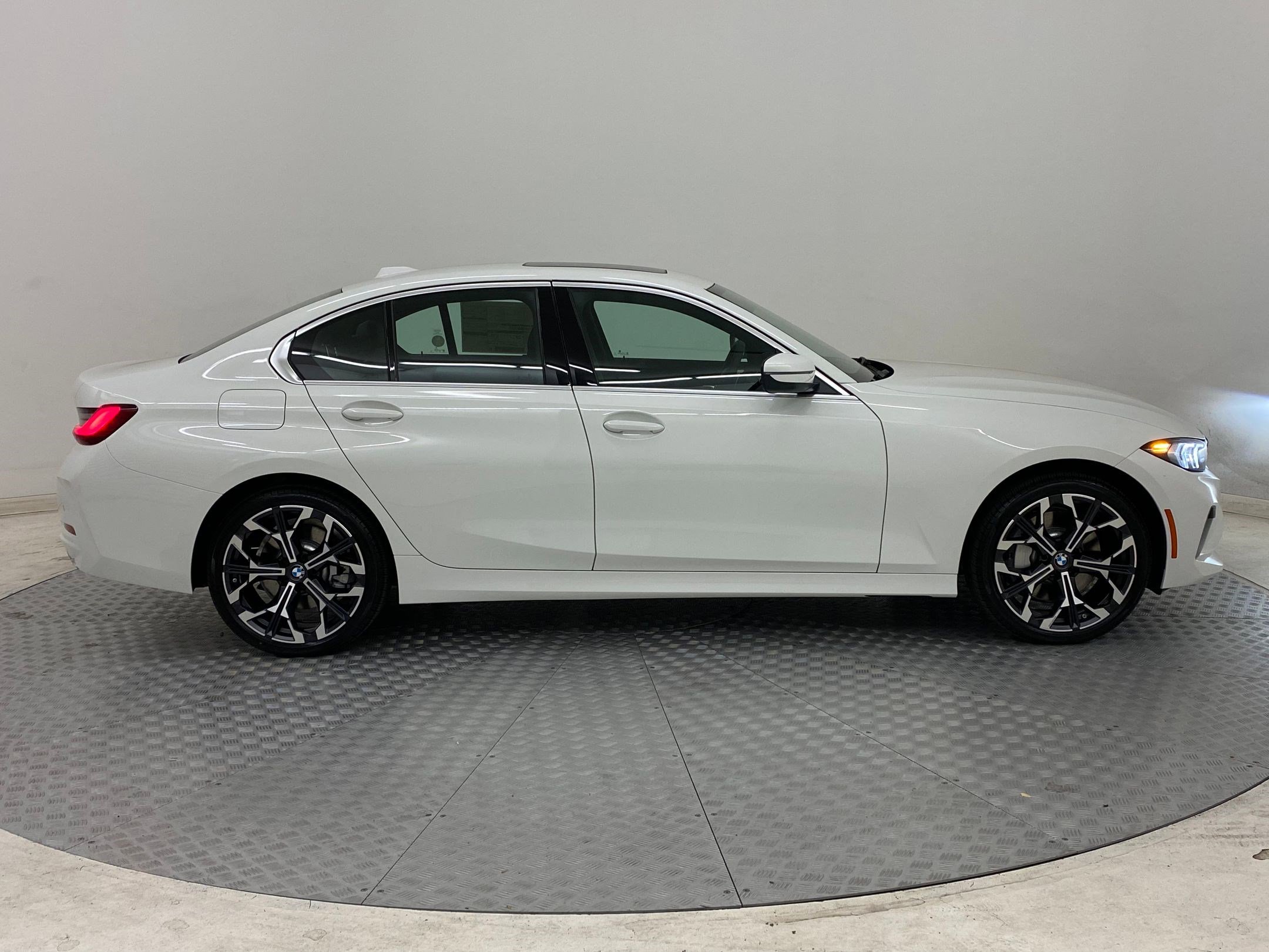 New 2025 BMW 330i xDrive Sedan w/ Convenience Package image 7