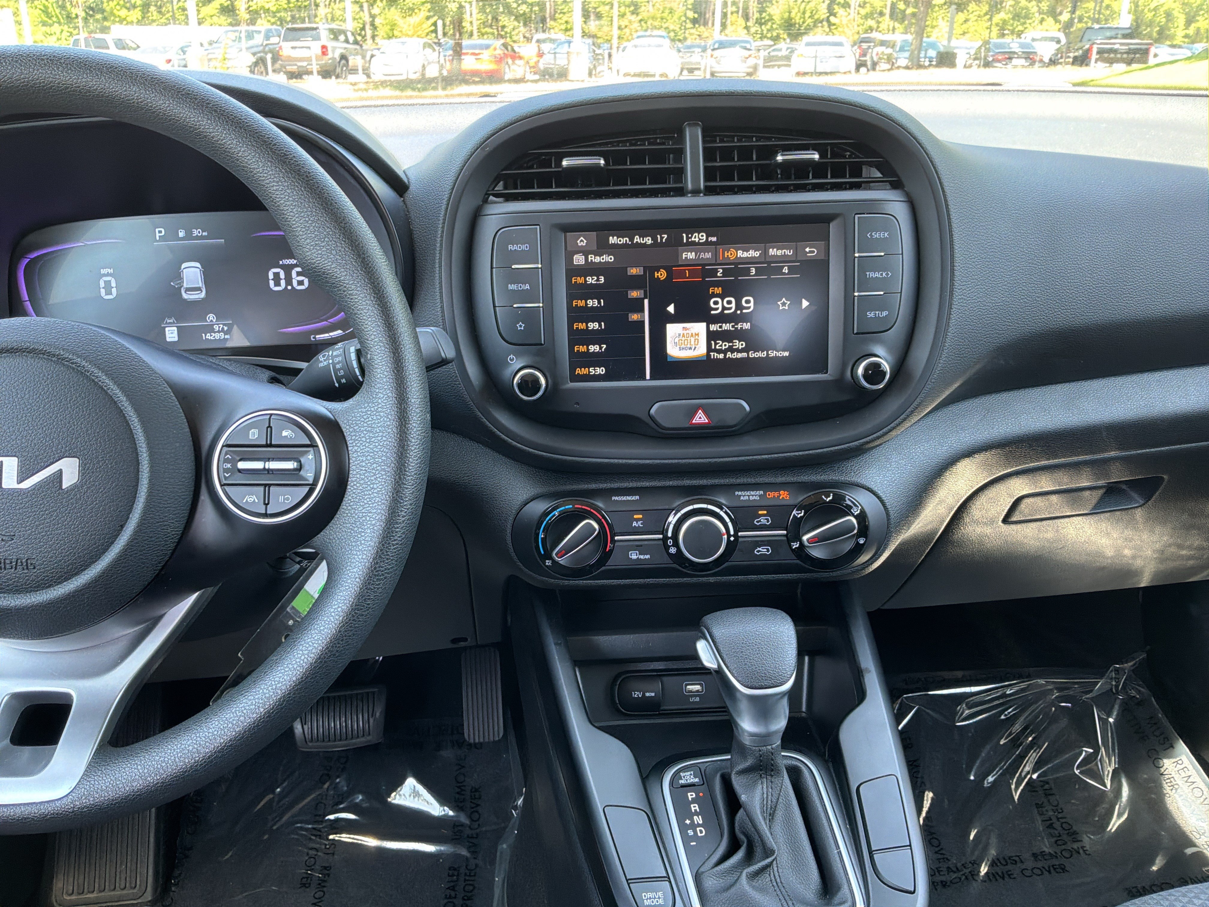 Used 2025 Kia Soul LX w/ LX Technology Package FWD image 28