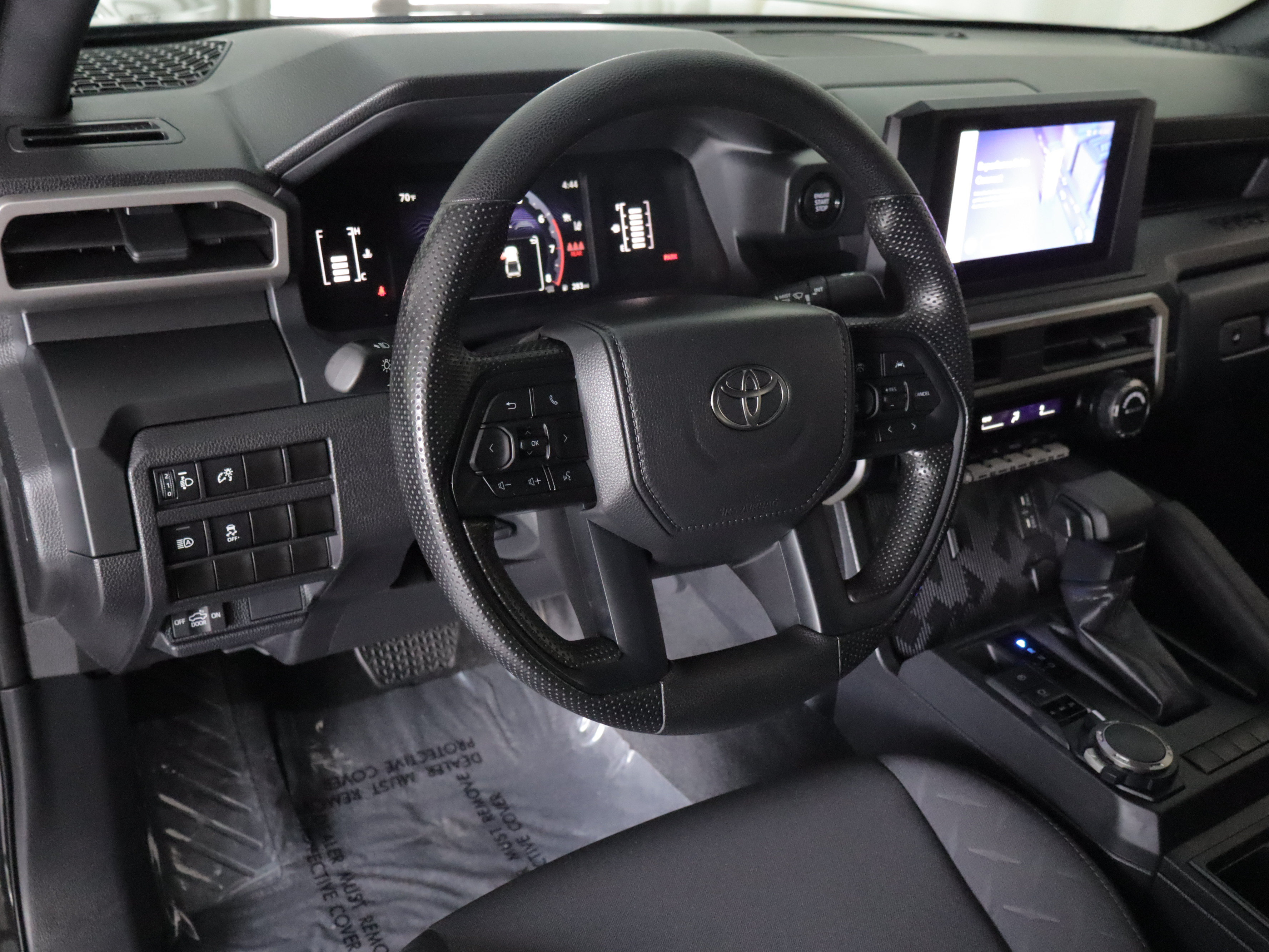 Used 2025 Toyota Tacoma SR AWD/4WD image 12