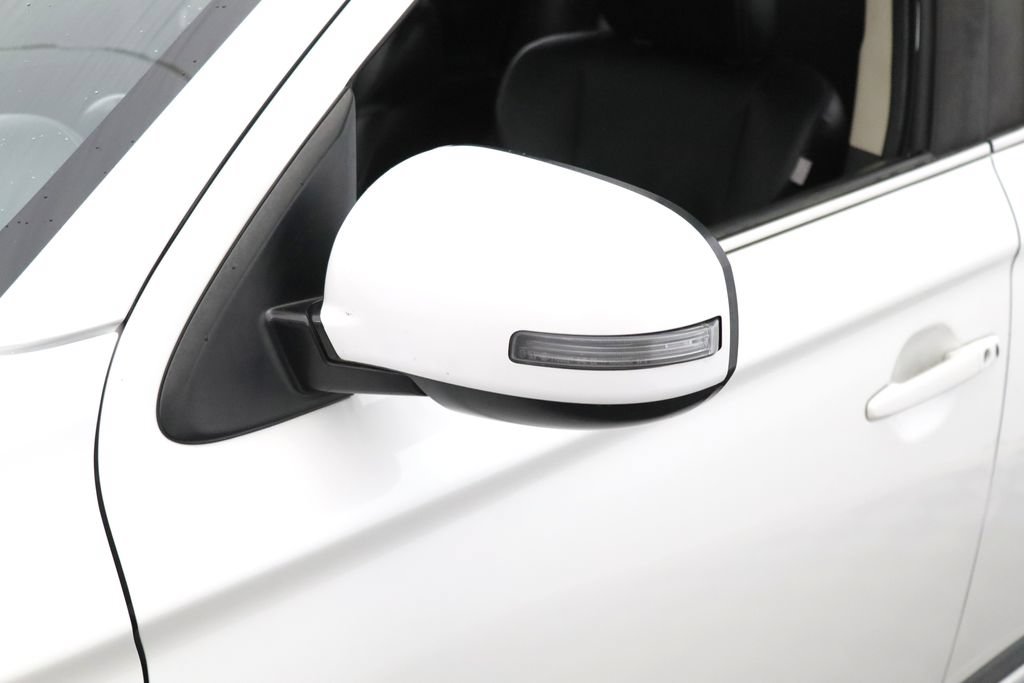 Used 2020 Mitsubishi Outlander SE AWD/4WD image 11