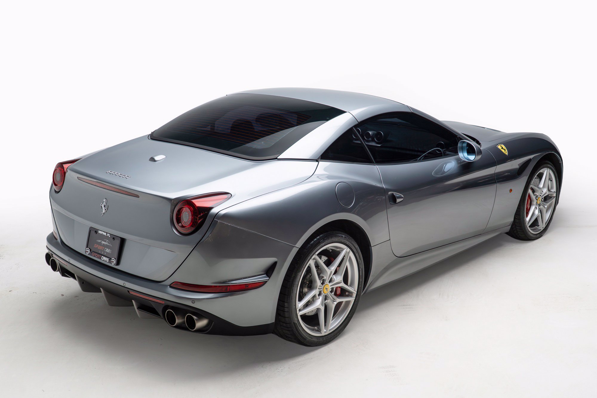 Used 2016 Ferrari California T RWD image 10