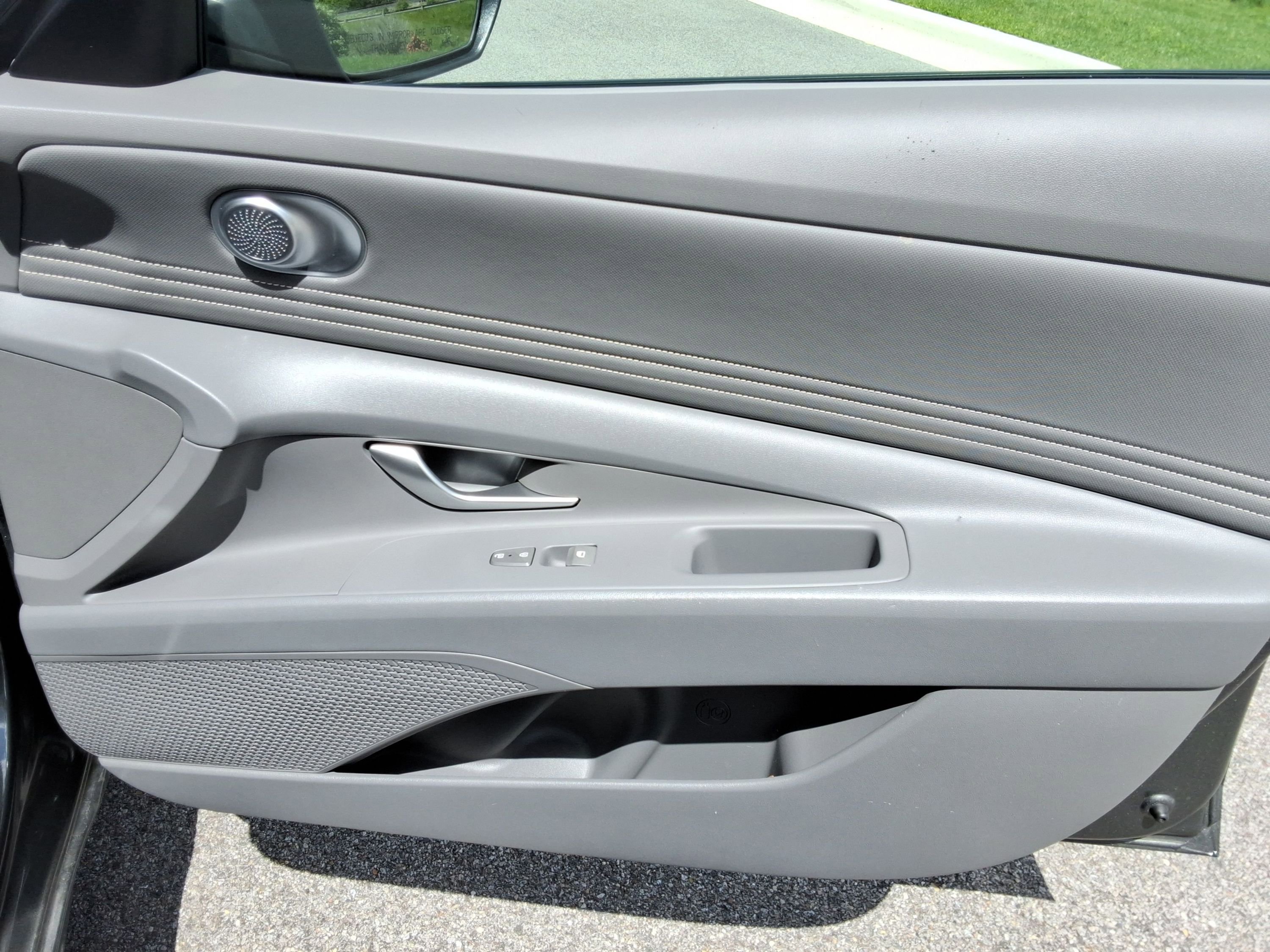 Used 2025 Hyundai Elantra SEL FWD image 26