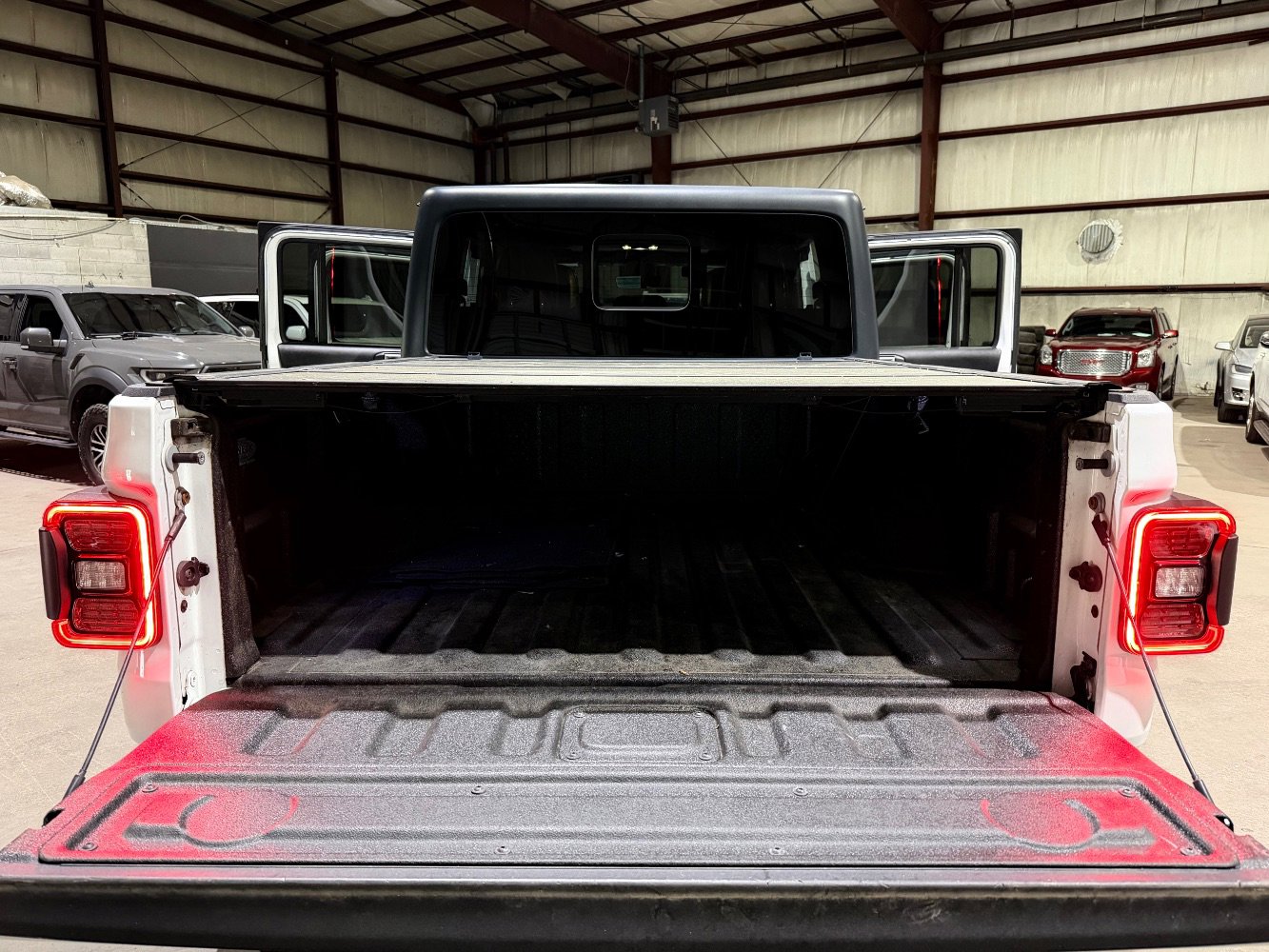 Used 2020 Jeep Gladiator Overland AWD/4WD image 19
