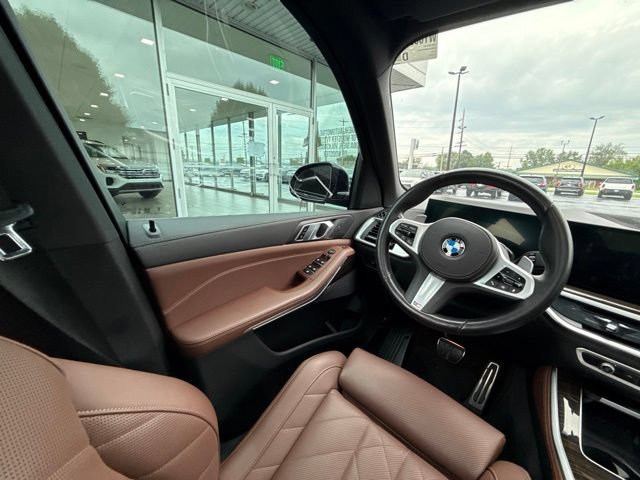 Used 2025 BMW X5 xDrive40i w/ M Sport Package AWD/4WD image 19