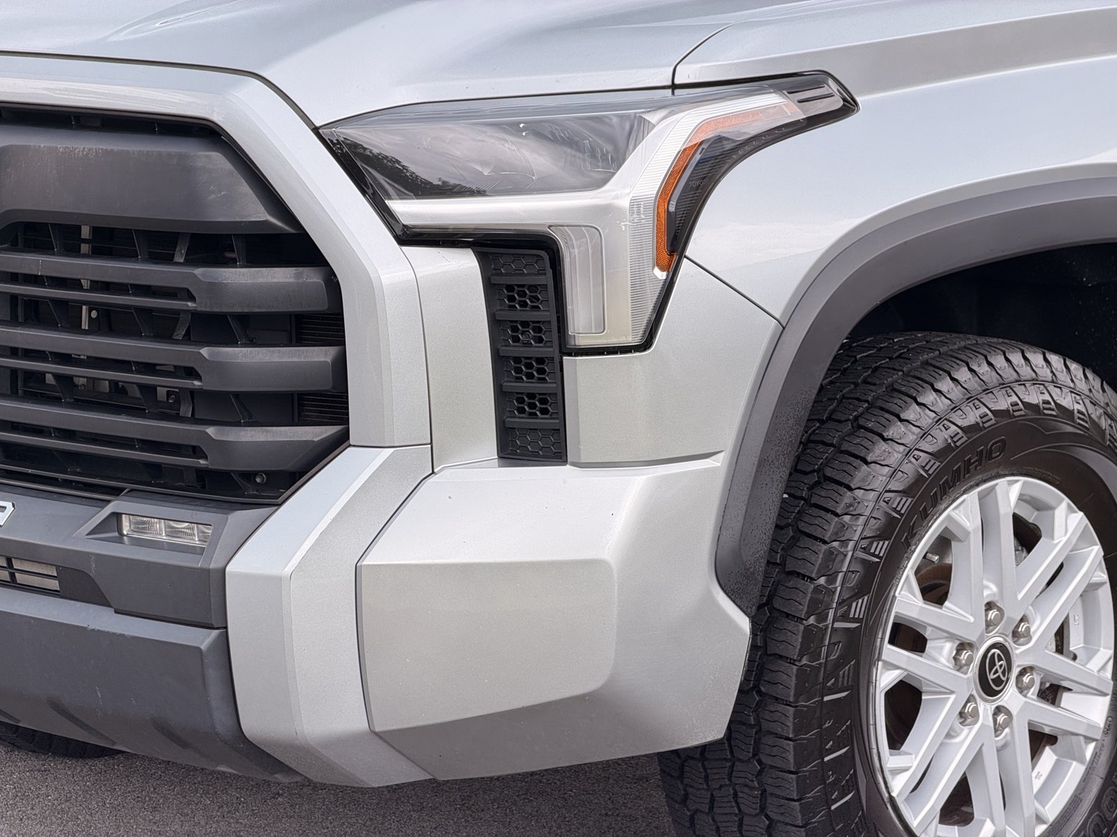 Used 2022 Toyota Tundra SR5 AWD/4WD image 8