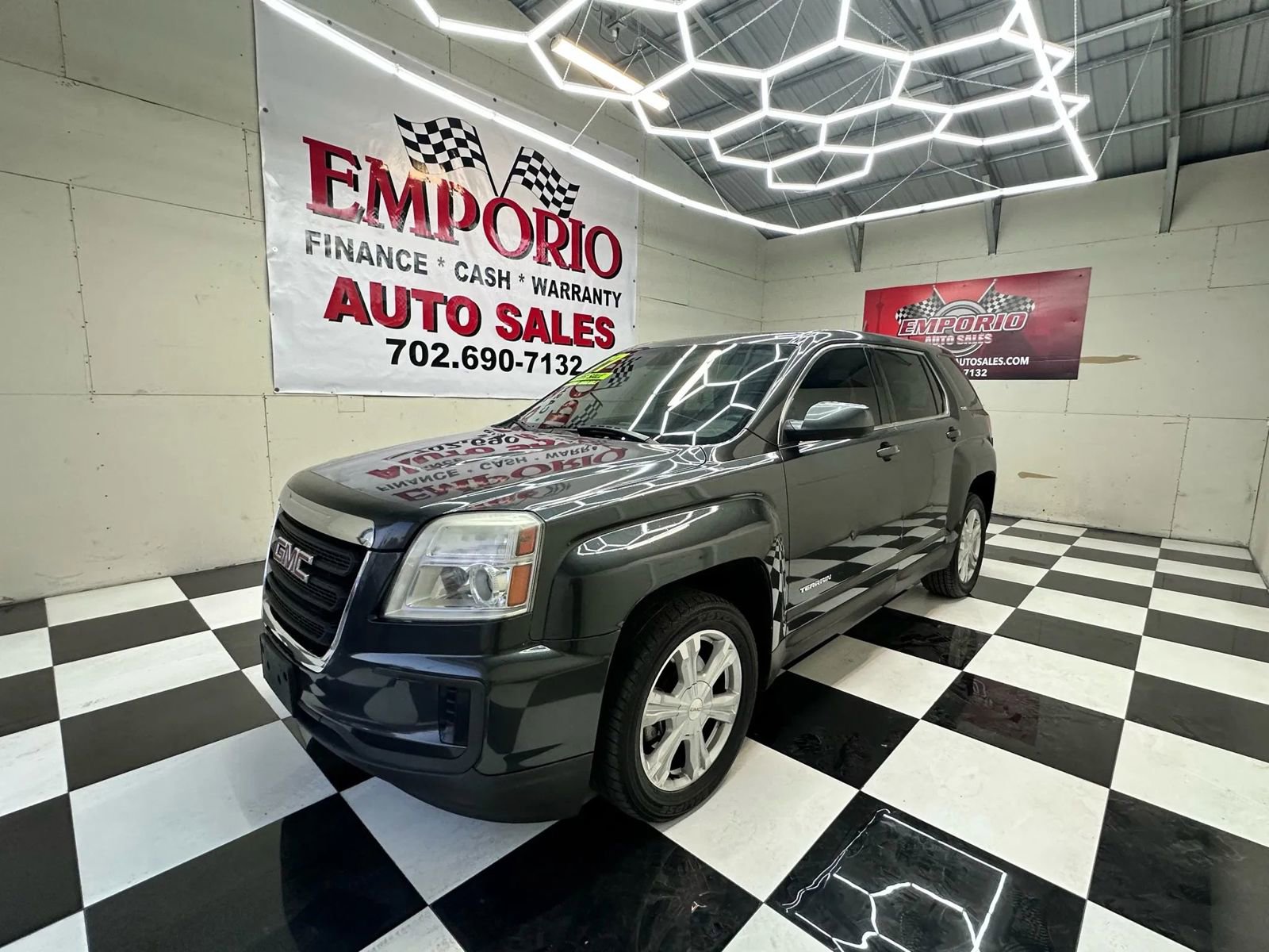 Used 2017 GMC Terrain SLE image 1