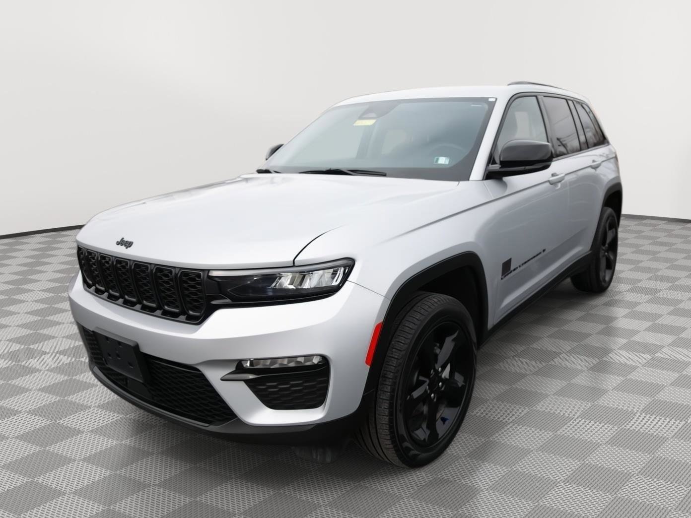 Used 2024 Jeep Grand Cherokee Limited w/ Black Appearance Package image 7