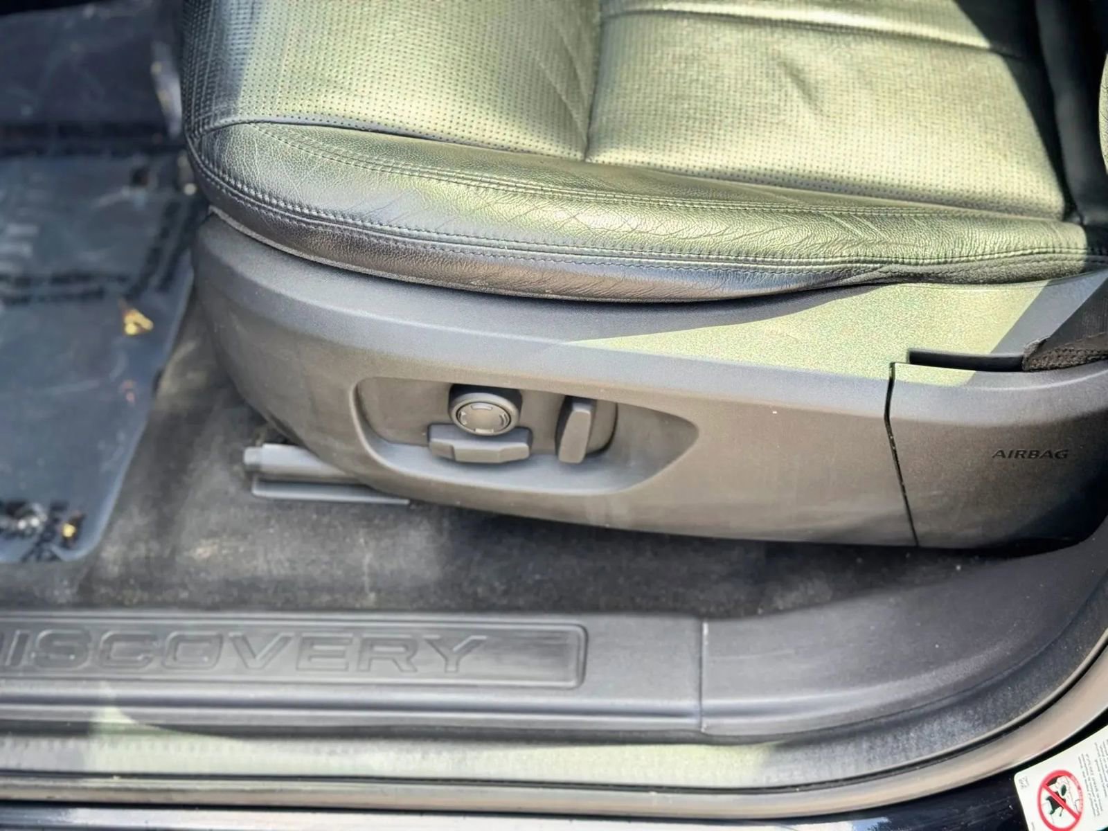 Used 2018 Land Rover Discovery Sport HSE image 14