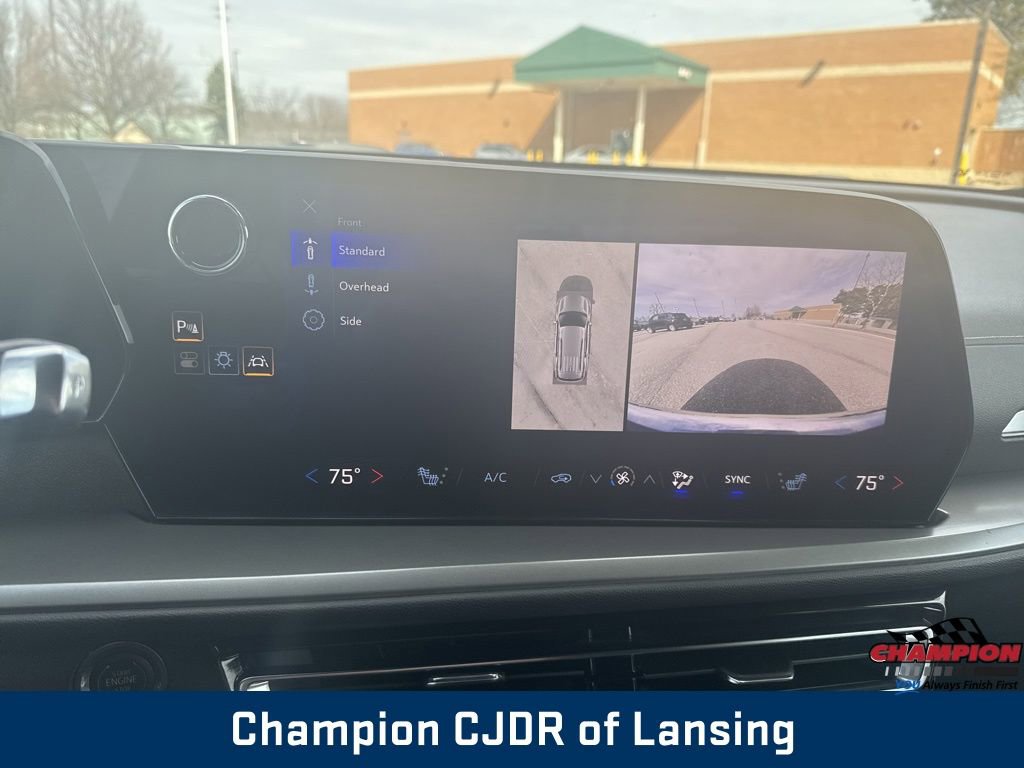 Used 2024 Chevrolet Traverse LT image 33