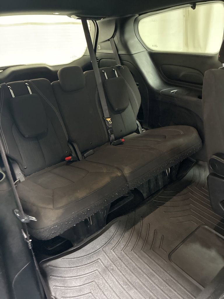 Used 2020 Chrysler Pacifica Touring w/ S Appearance Package image 30