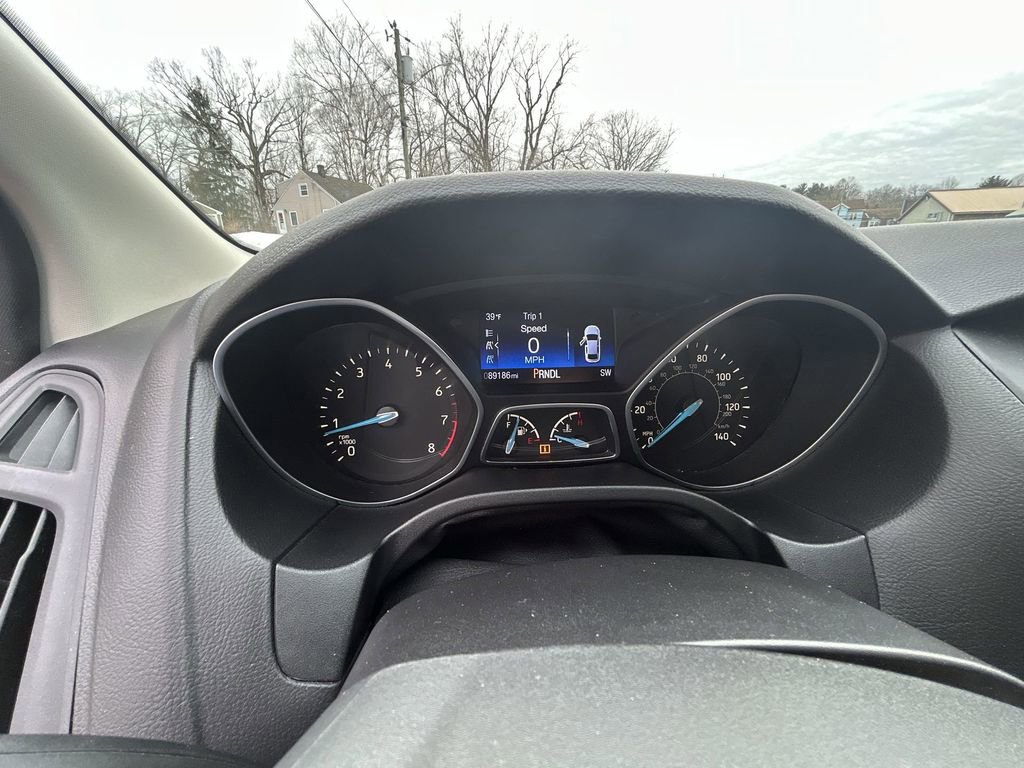 Used 2016 Ford Focus SE w/ SE Cold Weather Package image 15