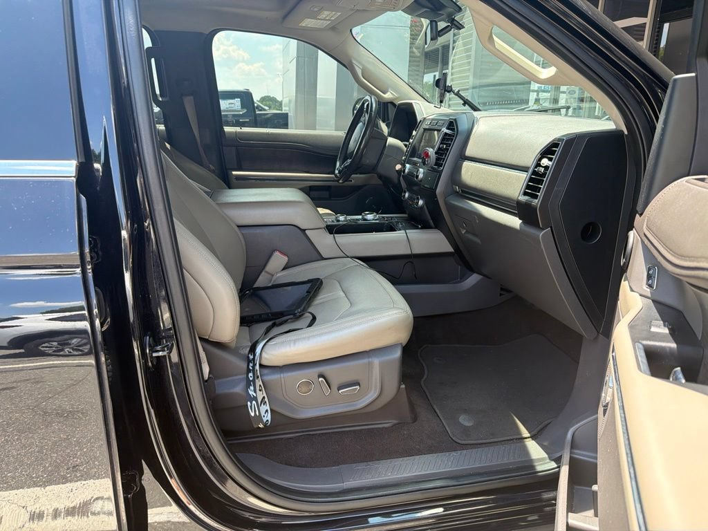 Used 2020 Ford Expedition Max Limited w/ Equipment Group 301A AWD/4WD image 4