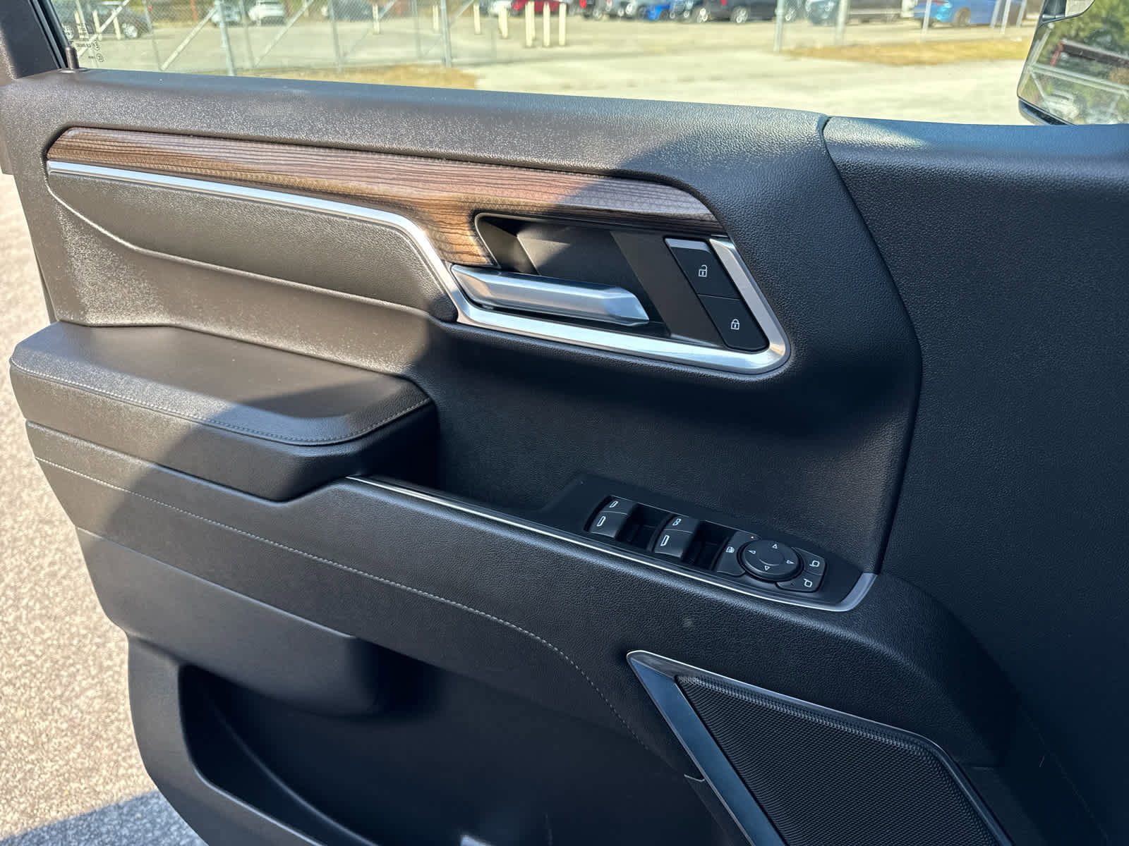 Used 2023 Chevrolet Silverado 1500 LT image 28