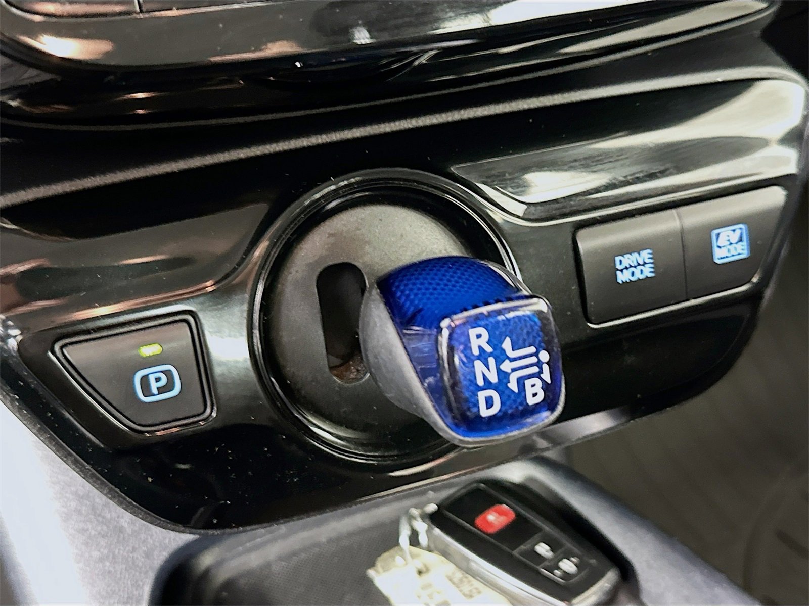 Used 2021 Toyota Prius LE image 16