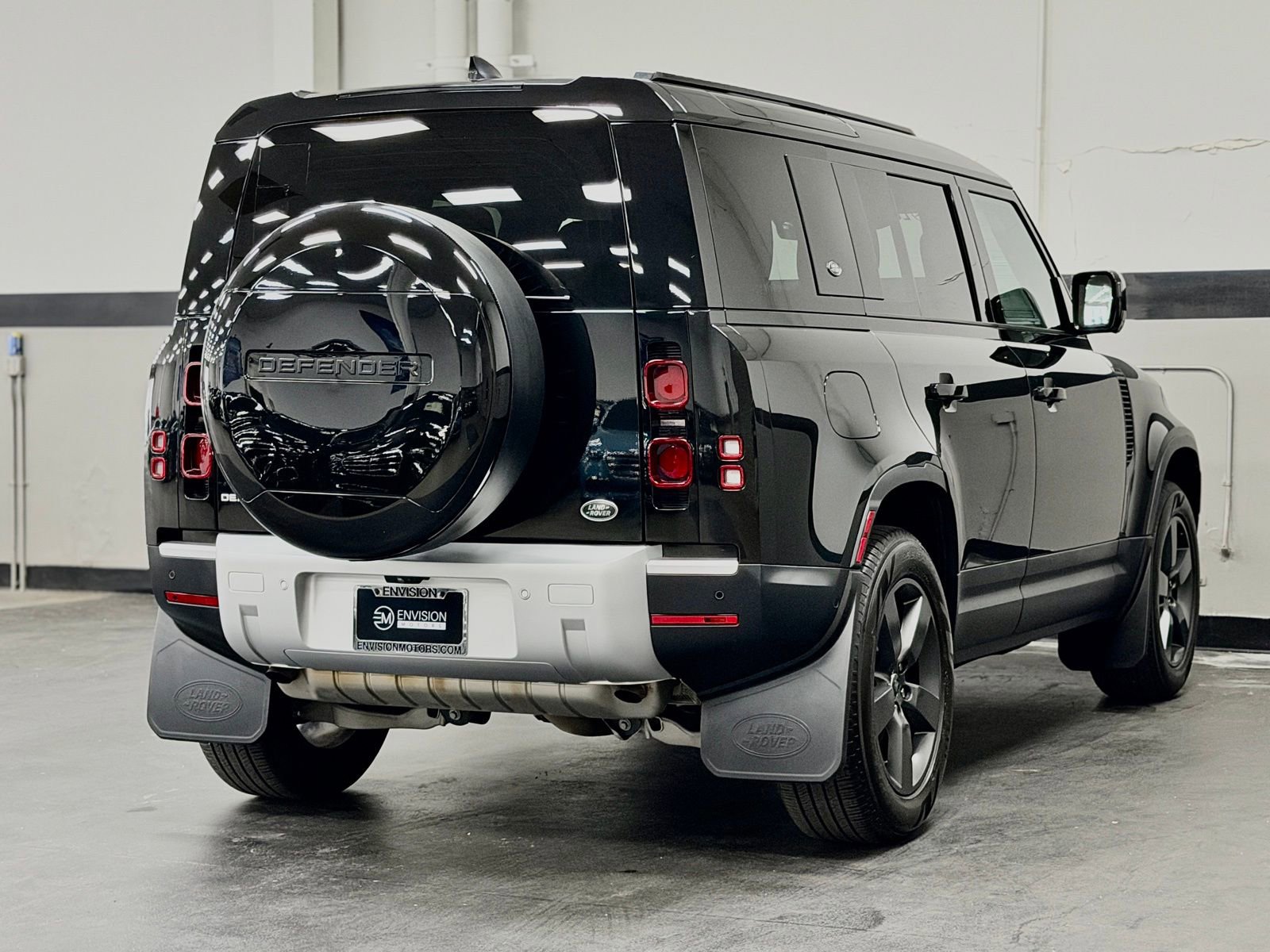 Used 2023 Land Rover Defender 110 SE image 12