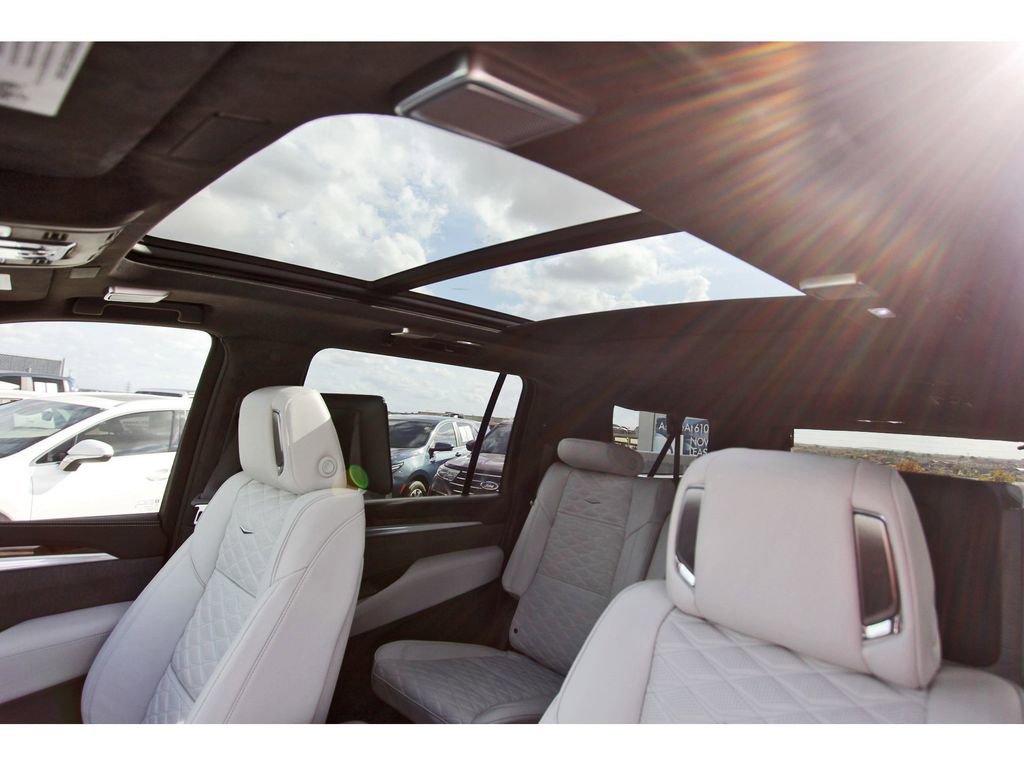 New 2026 Cadillac Escalade ESV Platinum Sport w/ LPO, ONYX Package image 24