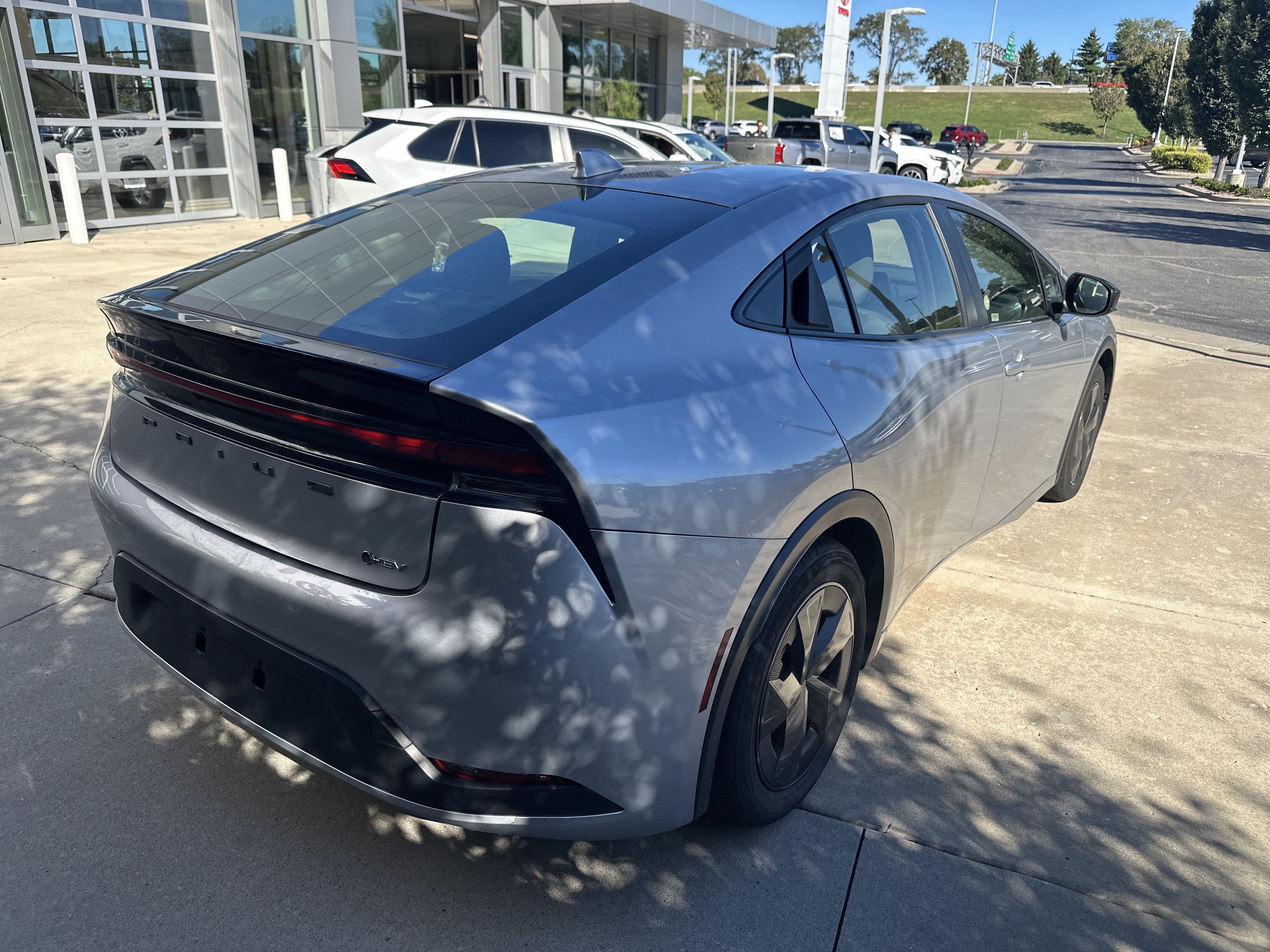Used 2025 Toyota Prius LE FWD image 6