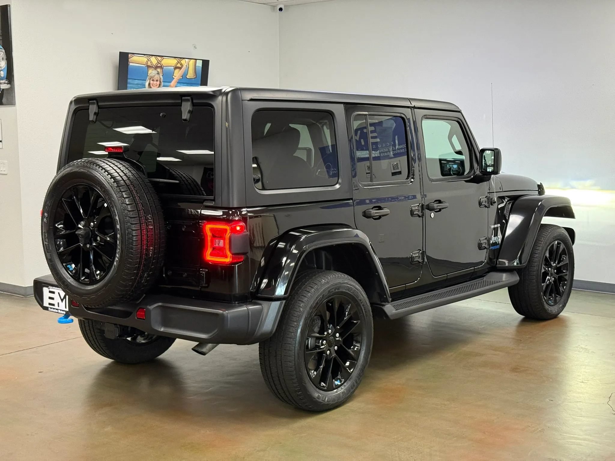 Used 2022 Jeep Wrangler Unlimited Sahara w/ Cold Weather Group AWD/4WD image 7