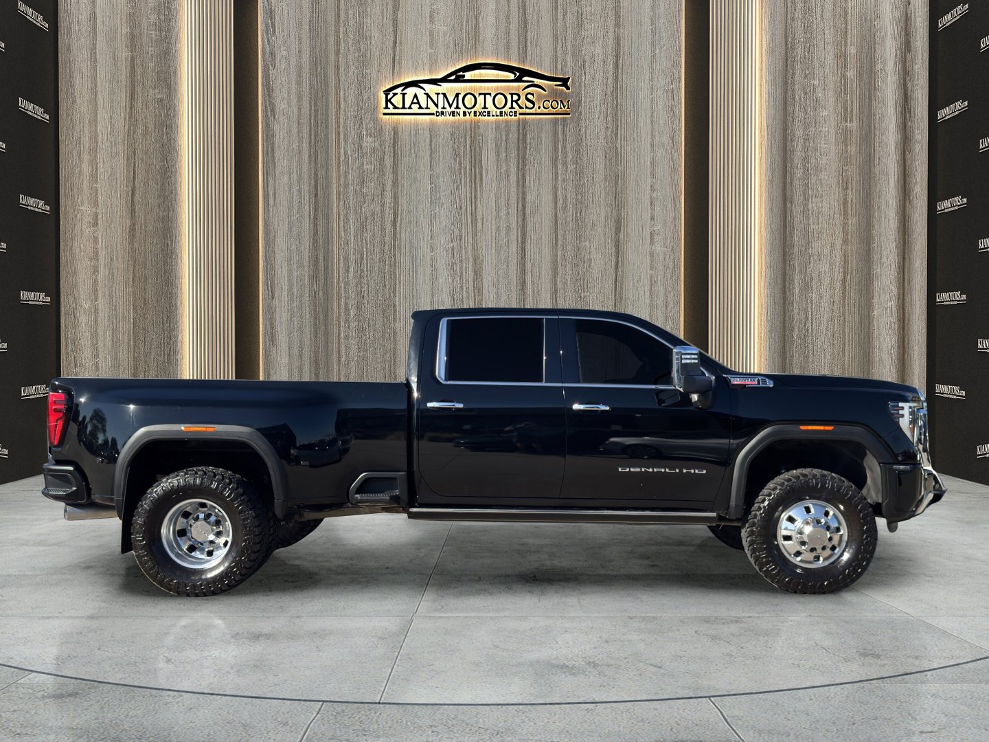 Used 2024 GMC Sierra 3500 Denali w/ Denali Reserve Package image 8