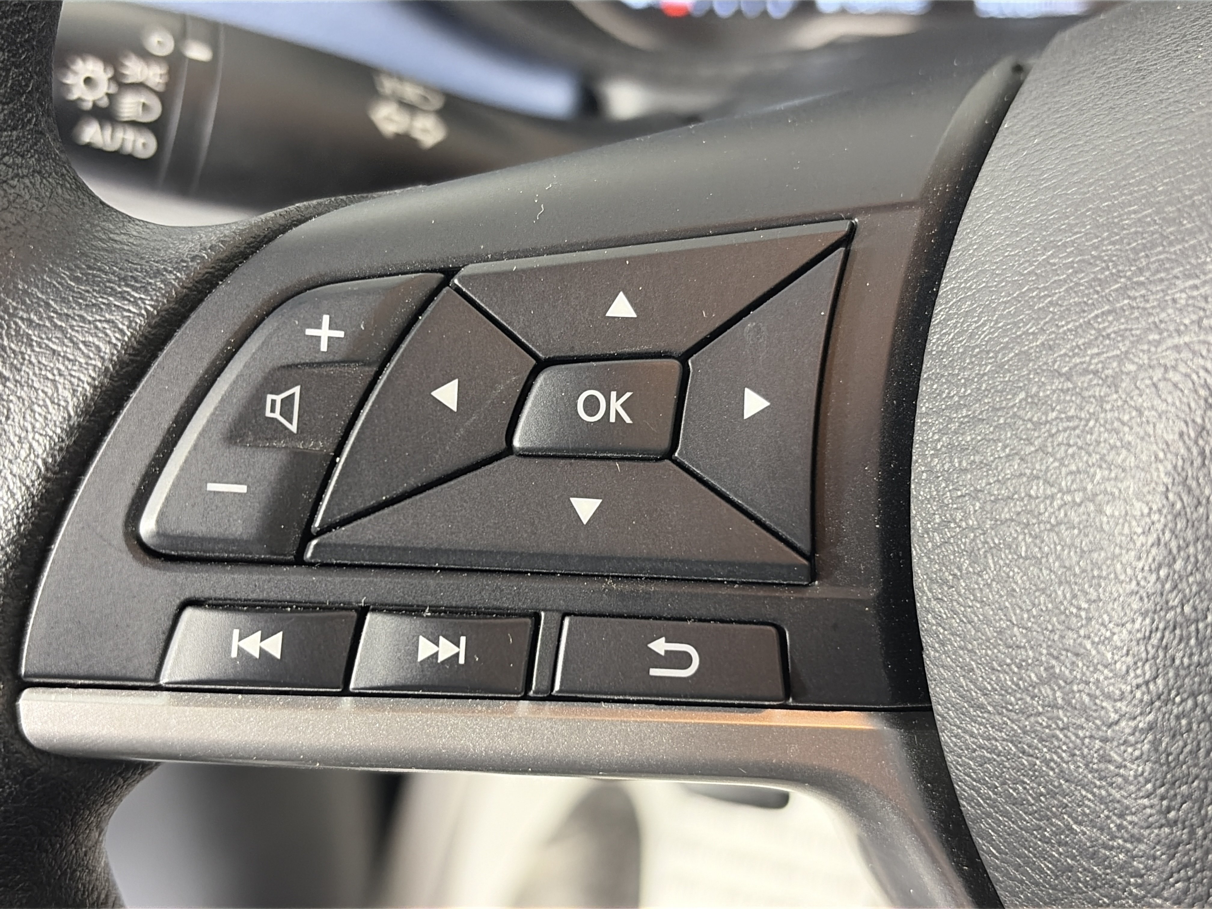 Used 2025 Nissan Versa SV w/ Trunk Package FWD image 27