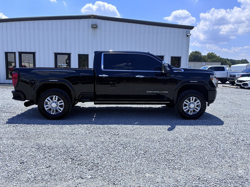 Used 2022 GMC Sierra 2500 Denali w/ Denali Black Diamond Edition AWD/4WD image 4