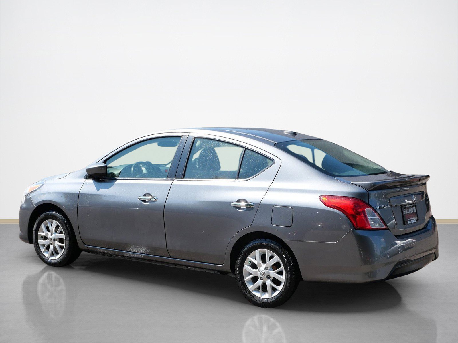 Used 2018 Nissan Versa SV w/ SV Special Edition Package FWD image 3