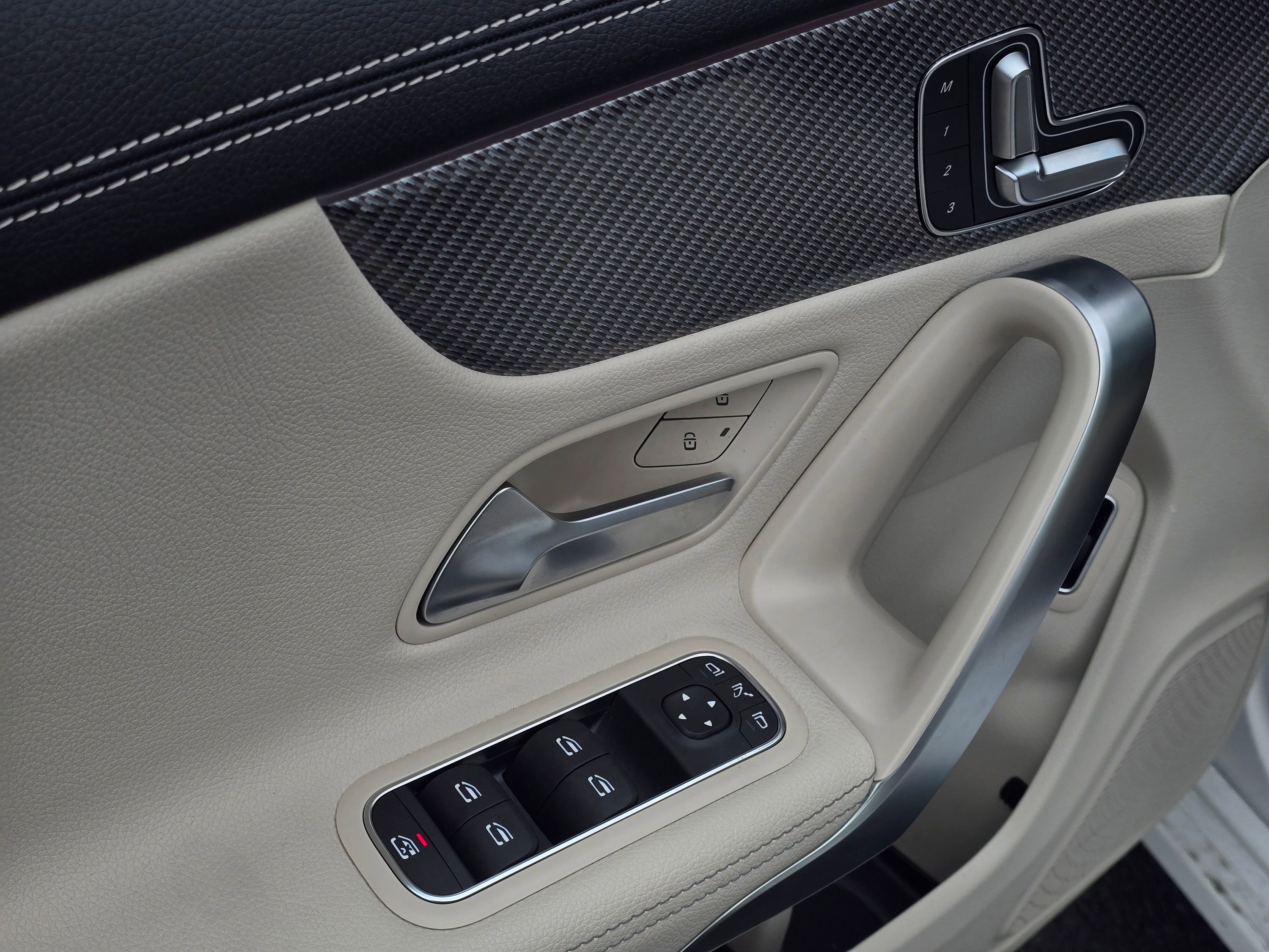 Used 2025 Mercedes-Benz CLA 250 4MATIC image 36