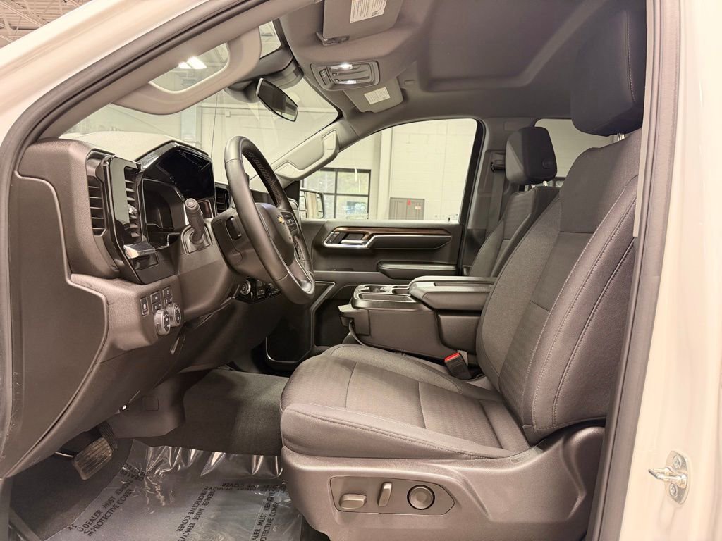 Used 2025 Chevrolet Silverado 1500 LT image 24