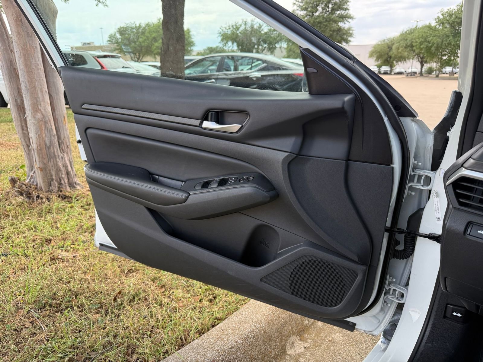 Used 2025 Nissan Altima 2.5 SV FWD image 18